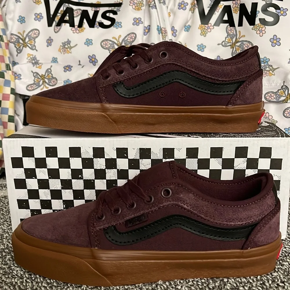 Vans Men’s Chukka Low Sid
Port/Gum
VN0A5KQZK10
Sneakers - Picture 2 of 16